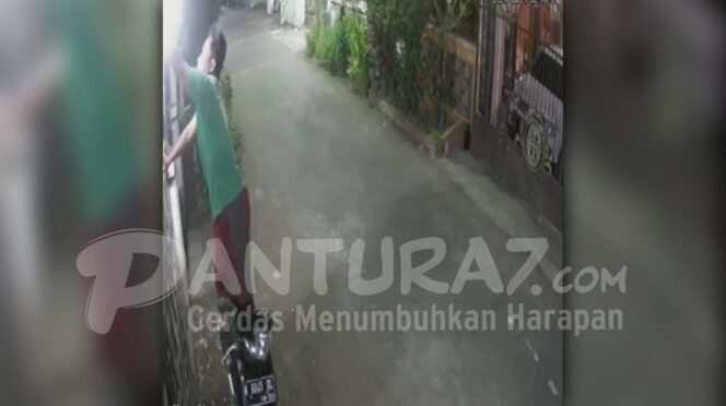 
					TERCIDUK: Pencurian sebuah lampu toko mengendarai sepeda motor Honda Revo hitam dengan nopol N-6645-QL. (foto: Ahsan Faradisi)
