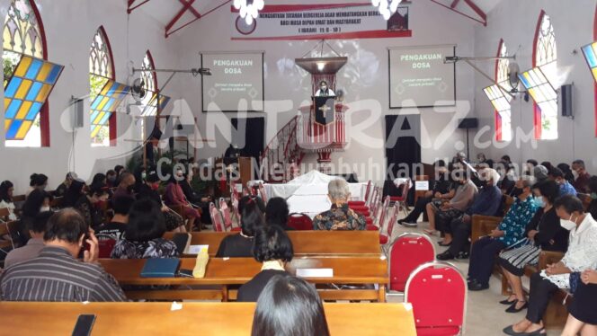 
					Marak Teror, Jum’at Agung Umat Kristiani Kota Probolinggo Tetap Khidmat