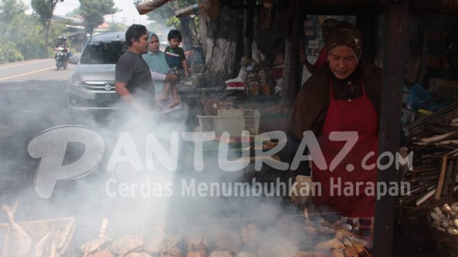 
					Menu Favorit Buka Puasa, Ikan Asap Merayap ke Pedesaan
