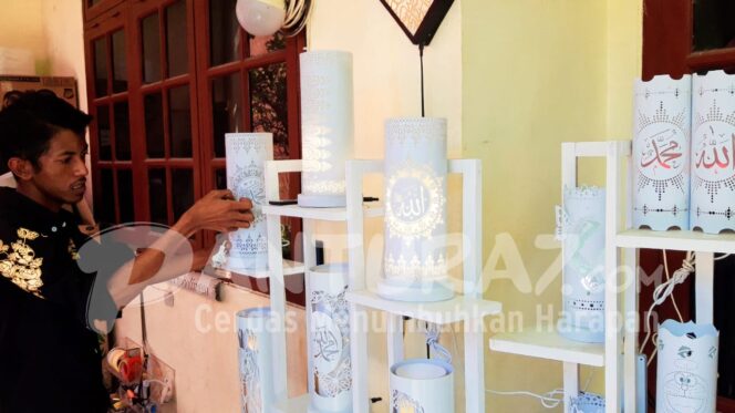 
					Paralon Hias jadi Lampu Hias Cantik, Diburu Warga Luar Pulau