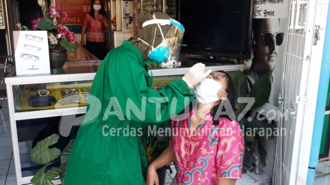 
					Toko Emas dan Pusat Perbelanjaan Disesaki Warga, Satgas Turun Tangan