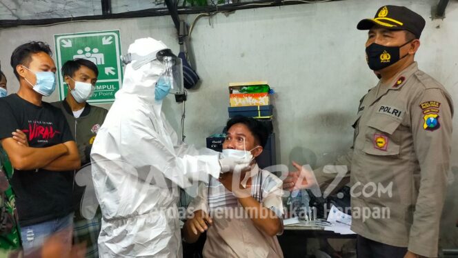 
					Pemburu Kebutuhan Lebaran Abai Prokes, Satgas Covid-19 Gelar Razia