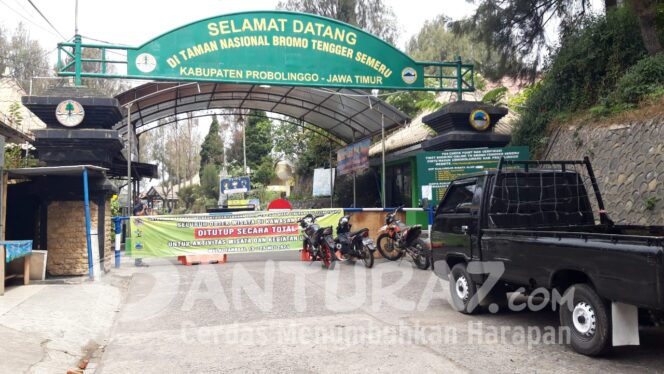
					Bromo Ditutup, Wisatawan Nekad Diputar Balik