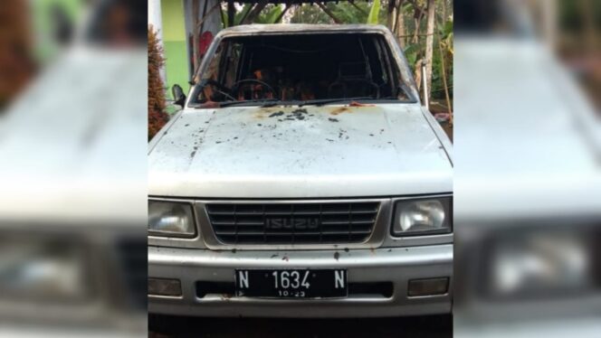 
					Ditinggal Pergi, Mobil Perangkat Desa Terbakar