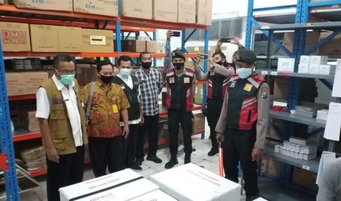 
					Hoaks, Distribusi Vaksin Astra Zeneca Dihentikan