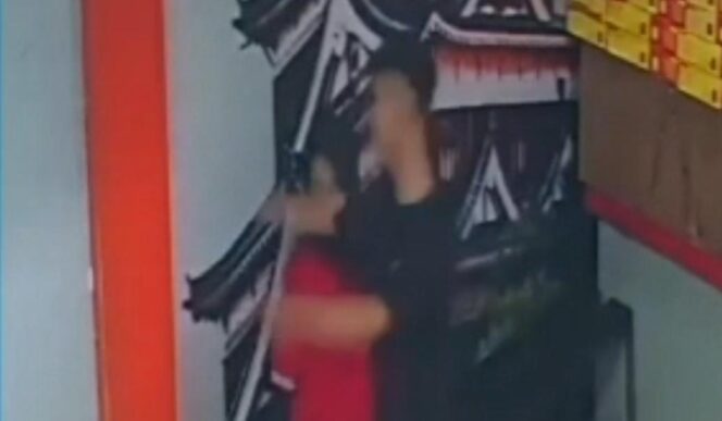 
					Viral! Remaja Perempuan Dianiaya di Warung Makan