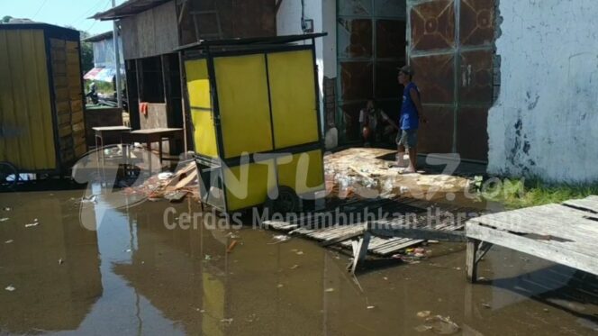 
					Banjir Rob Terjang Pesisir Utara Pasuruan