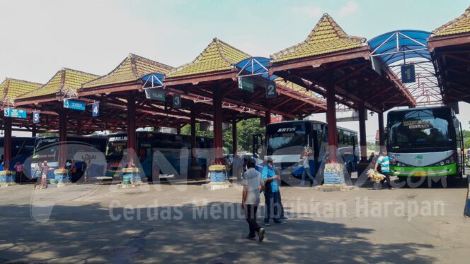 
					Larangan Mudik Berakhir, Terminal Bayuangga Masih Sepi Penumpang