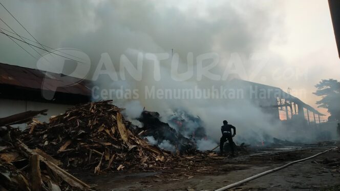 
					Belum Diketahui Penyebab Kebakaran di PG Gending