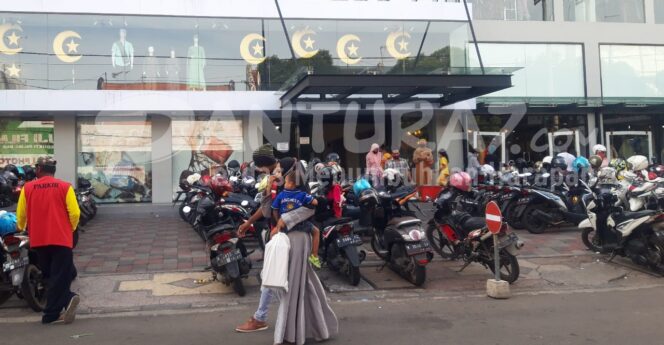 
					Pusat Perbelanjaan Mulai Sesak, Pengelola Diminta Perhatikan Prokes