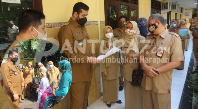 
					Kota Probolinggo Gelar Sekolah Tatap Muka, Guru Wajib Vaksin