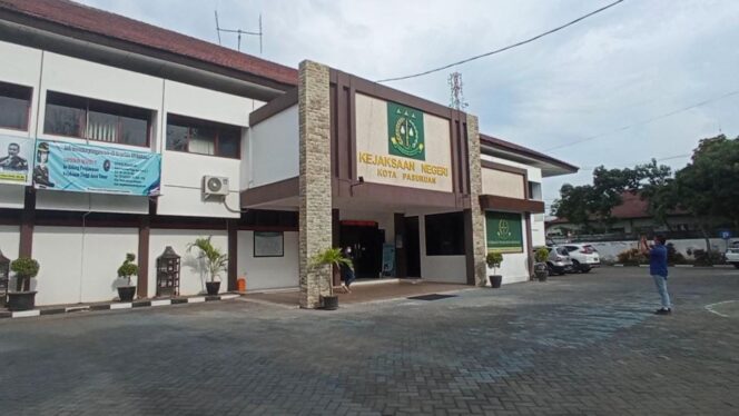 
					Terlibat Korupsi BOP, Plt Kepala Kemenag Kota Pasuruan Ditahan