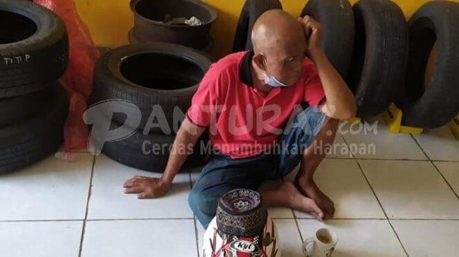 
					Kompak, Sekeluarga Curi Tas Kakek Penjual Aksesoris Motor