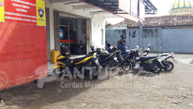 
					Asyik Layani Pembeli, Motor Kasir Alfamart Diembat Maling