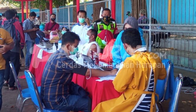 
					Berhadiah Kambing, Vaksinasi Disesaki Ribuan Orang