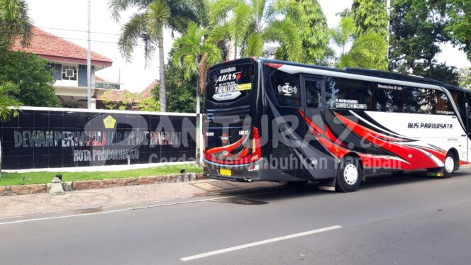 
					Hari Pertama PPKM Darurat, Rombongan DPRD Kota Probolinggo Malah ke Malang