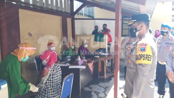 
					Percepat Kekebalan Kelompok, Polres Probolinggo Gelontorkan 2.080 Vaksin