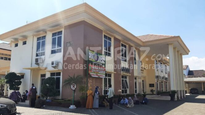
					Nikah Dini, Ratusan Warga Ajukan DK ke PA Kraksaan