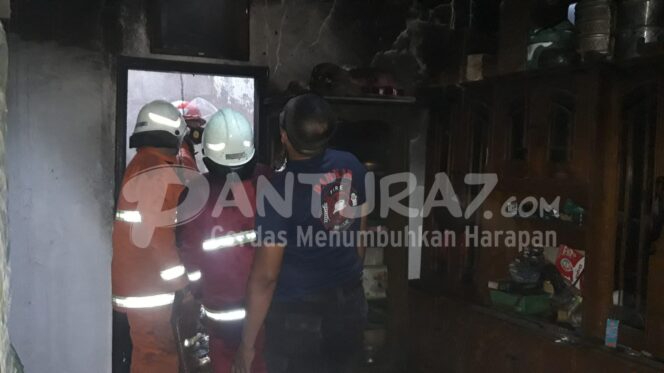 
					Ditinggal Takziyah, Rumah Dilalap Si Jago Merah