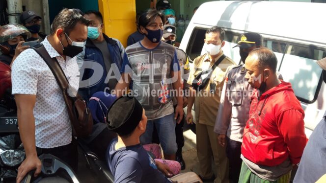 
					Jenazah Ditangani ala Prokes, Warga Mayangan Ngamuk