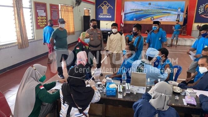 
					Ratusan Warga Binaan Rutan Kraksaan Tuntas Divaksin