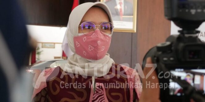 
					Diduga Tersangkut Jual Beli Jabatan, Bupati Probolinggo dan Suami Dikabarkan Kena OTT KPK