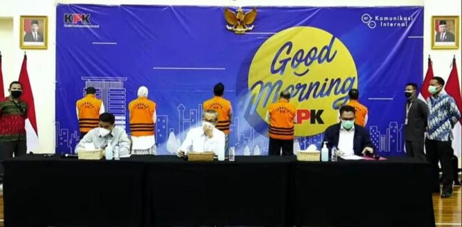 
					KPK Tetapkan Bupati Tantriana dan Suami Tersangka, Total Tersangka 22 Orang