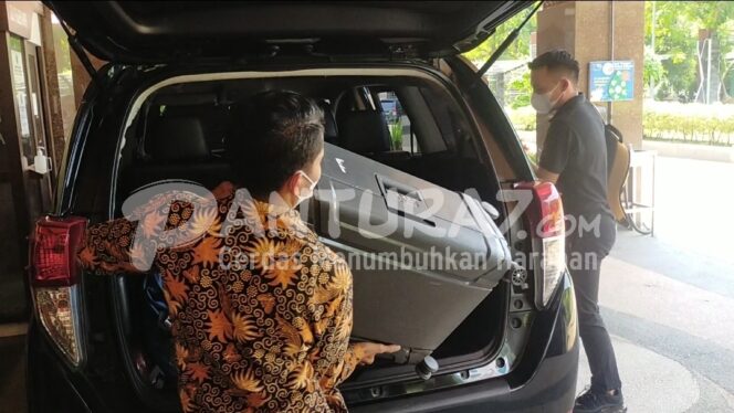 
					Digeledah KPK, Ruang Bupati Probolinggo Tak Disegel