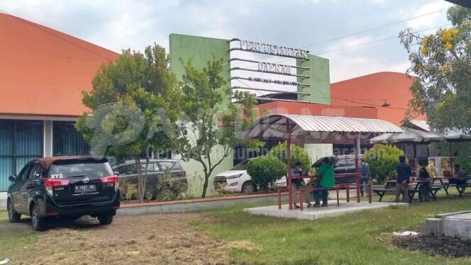 
					Penyidik KPK Geledah Dinas Perpustakaan dan Arsip