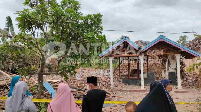 
					Pasca Ledakan di Gondangwetan, Polisi Periksa Istri Pemilik Rumah