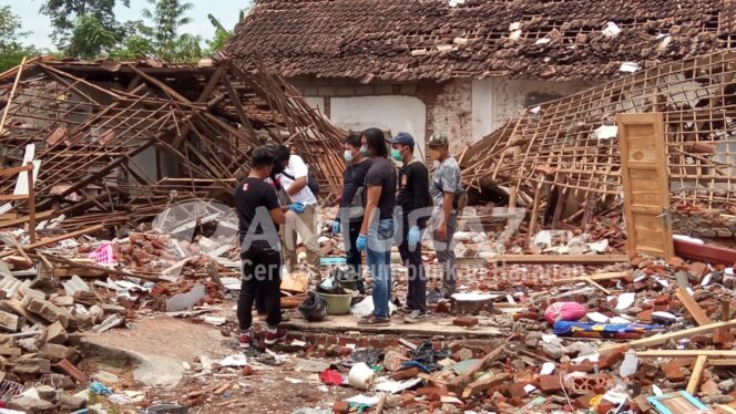 
					Polisi Sebut Korban Ledakan di Gondangwetan Sudah Setahun Bisnis Bahan Peledak