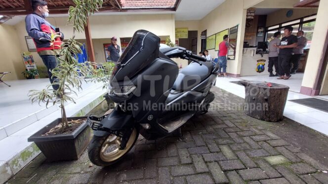 
					Terdesak, Begal Jalur Bromo Tinggalkan Motor Korbannya