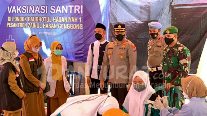 
					Percepat Herd Immunity, Ratusan Santri Divaksin