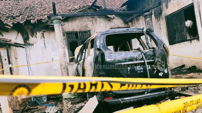 
					Mobil Kasi Pemerintahan di Gading Terbakar di Garasi