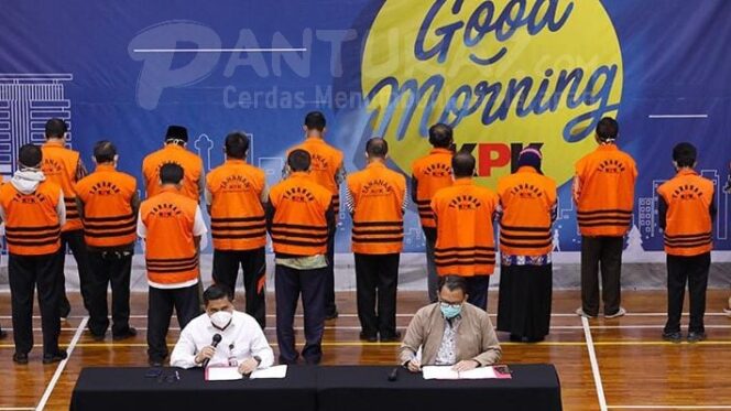
					Berkas Lengkap, 17 Tersangka Penyuap Hasan-Tantri Segera Disidang