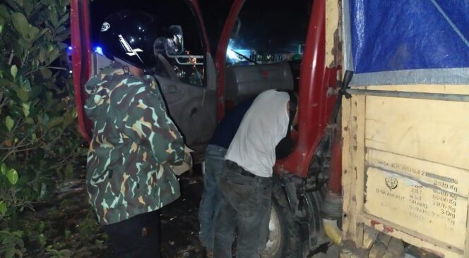 
					Angkut Kayu Jati Curian, Panik, Sopir Truk Nyaris Tabrak Polisi