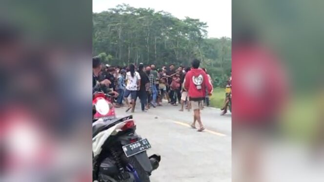 
					Tanpa Sebab, Satu Keluarga Dikeroyok Saat Lintasi JLS Lumajang