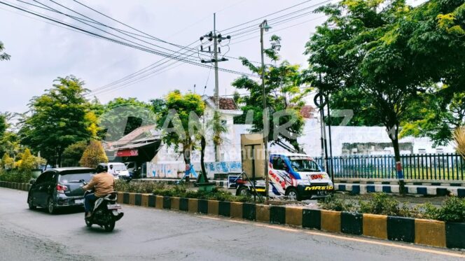 
					Pemasangan PJU Baru di Jalur Pantura Gunakan Bambu
