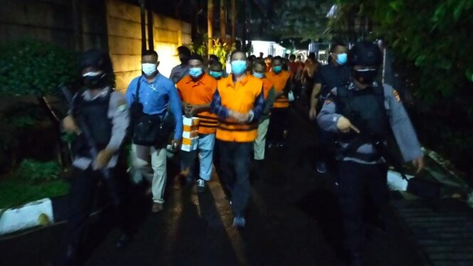 
					Dibawa ke Surabaya, Penyuap Hasan-Tantri Segera Disidang