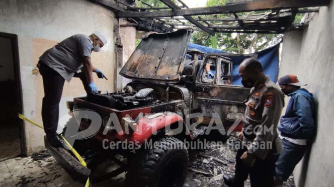 
					Diduga Sengaja Dibakar, Jip Warga Sukapura Hangus