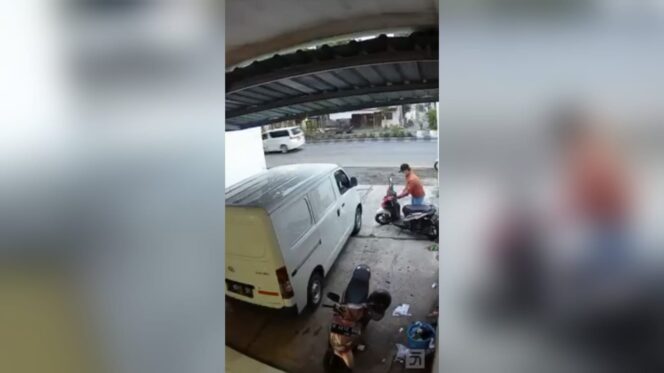 
					Motor Kurir Ekspedisi Dicuri, Pelaku Terekam CCTV