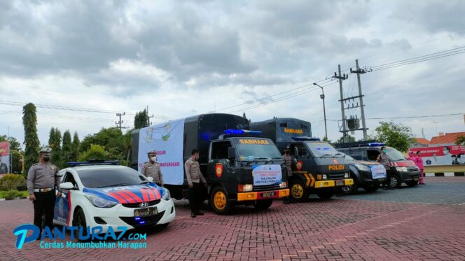 
					Dampak Semeru Ribuan Warga Mengungsi, Mobil Sembako Polres Probolinggo Diberangkatkan