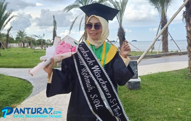 
					Mengenal Ainur Rohmah, Wisudawati Terbaik di UNZAH Genggong