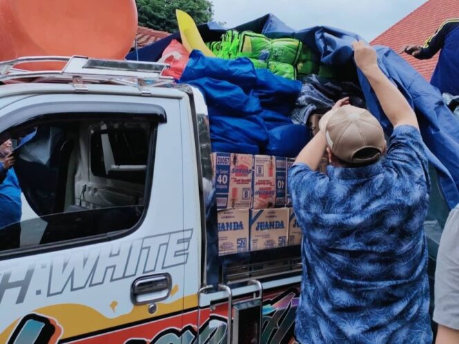 
					10 Kendaraan Logistik dari Probolinggo Diberangkatkan ke Lumajang