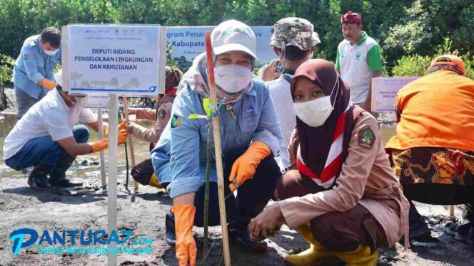 
					Puluhan Hektare Lahan Pesisir Ditanami Magrove