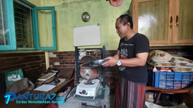 
					Warga Ketapang, Ciptakan Alat Roasting Kopi Tradisional
