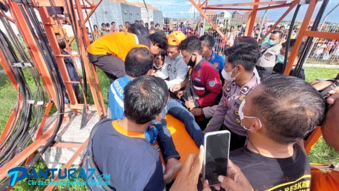 
					Soal Asmara, Pemuda Dringu Naik Tower Hendak Bunuh Diri