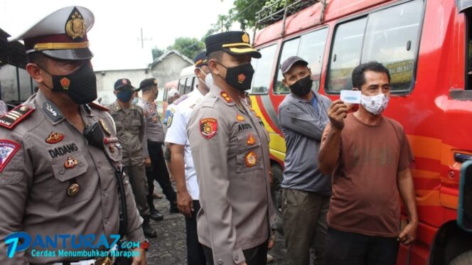 
					Jelang Nataru, Polres Probolinggo Sidak Terminal, Stasiun hingga Pos Pantau