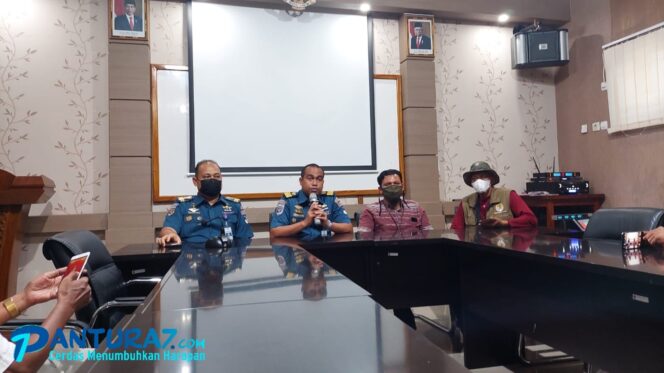 
					Sengketa Bisnis, Kayu Gaharu Gagal Dibongkar dari Kapal
