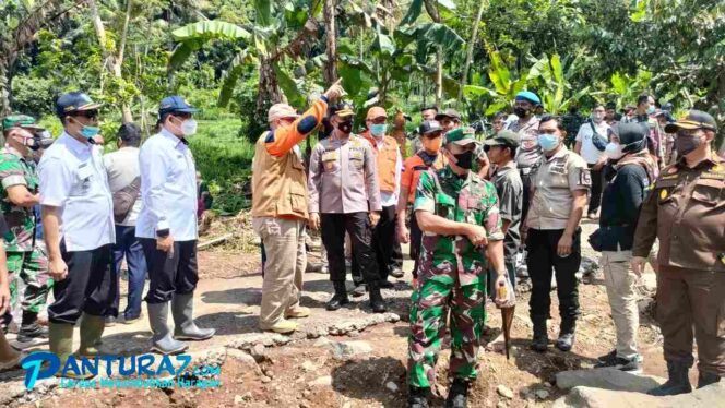 
					Plt Bupati Minta Tim Ekspedisi Cari Penyebab Banjir